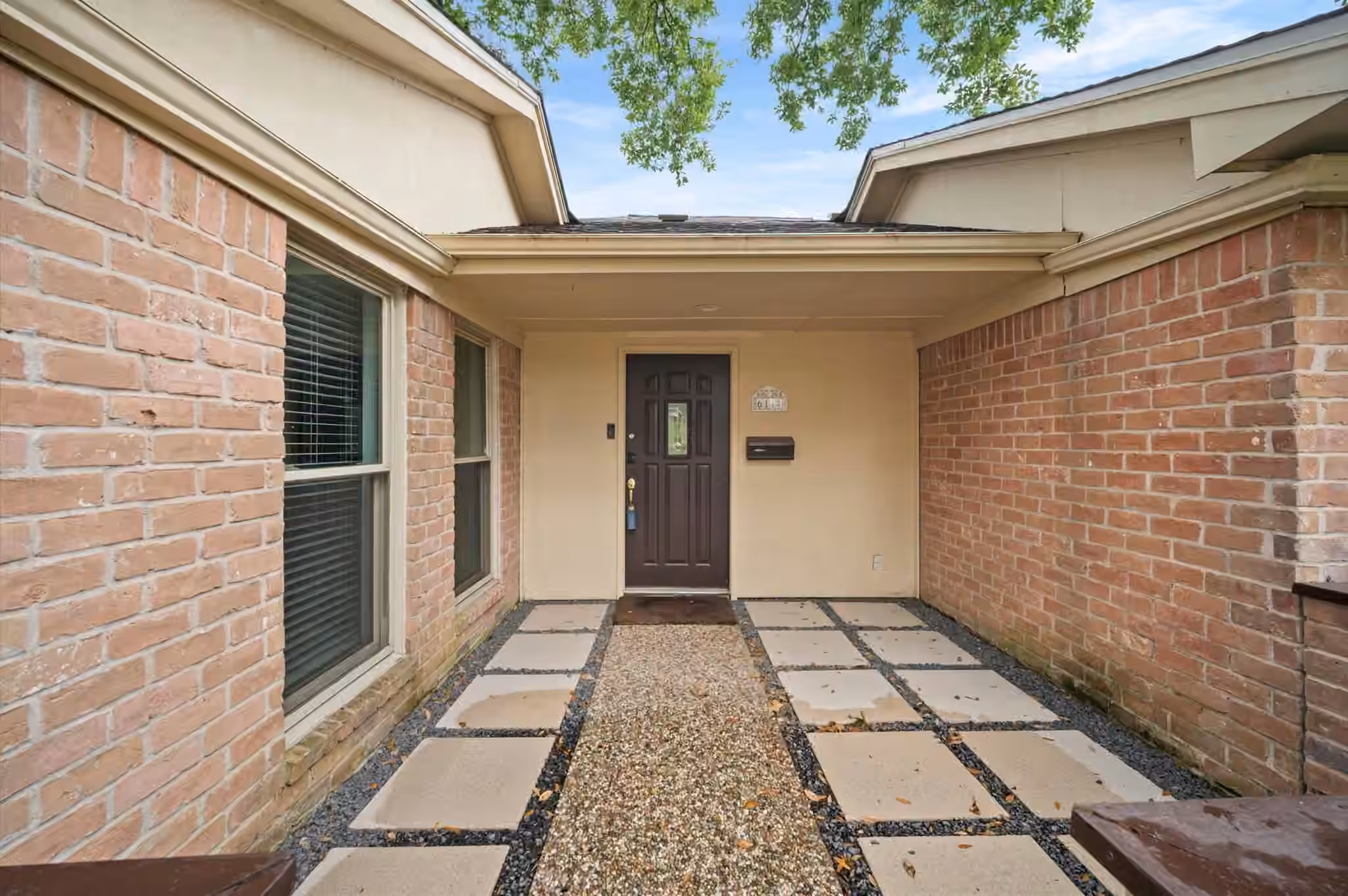 Photo 3 of 6114 Rollingbrook Drive, Houston, TX