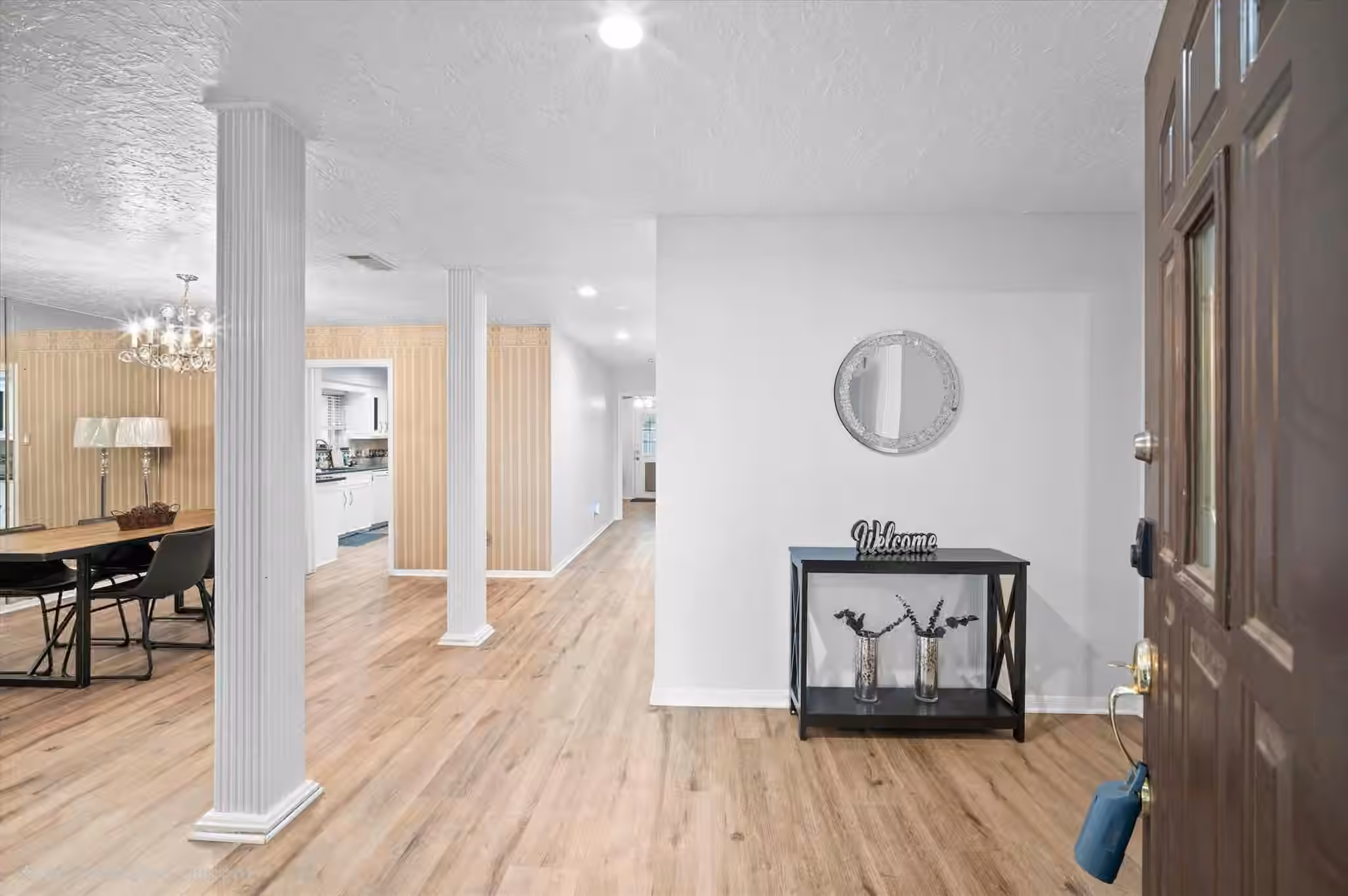 Photo 5 of 6114 Rollingbrook Drive, Houston, TX