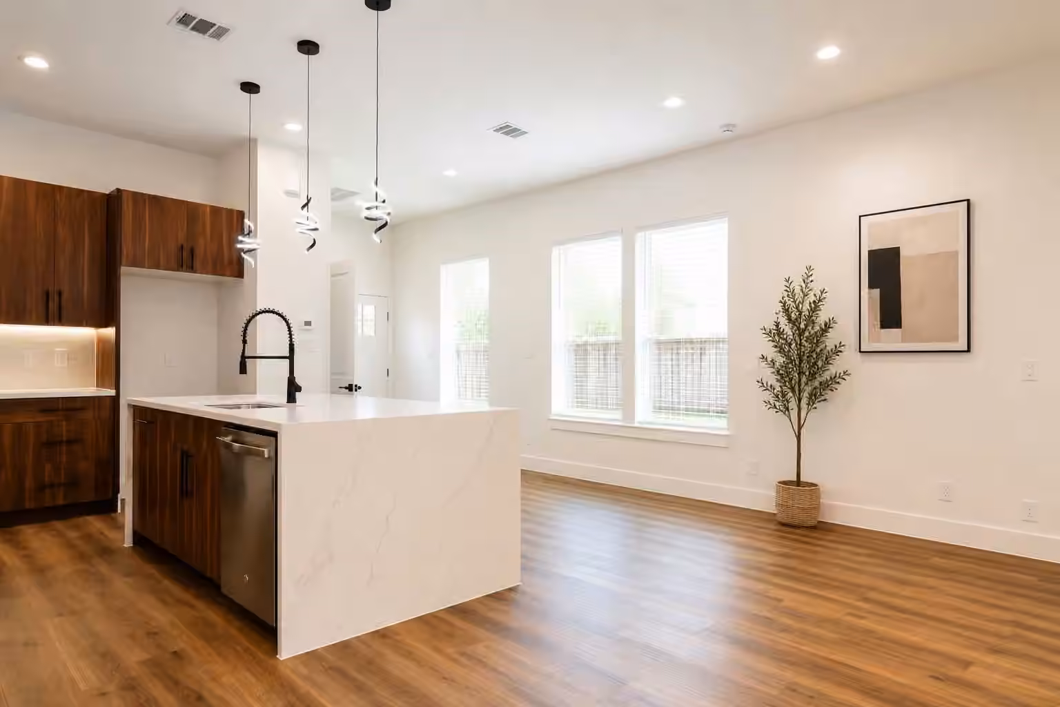 Photo 5 of 4618 Ward Street, Houston, TX