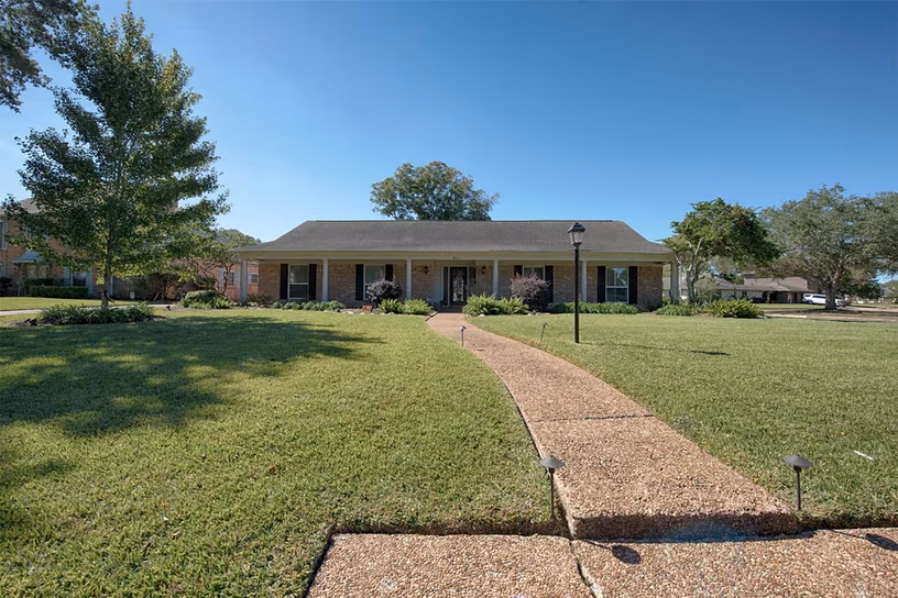 Photo 3 of 18502 Vinland Drive, Nassau Bay, TX