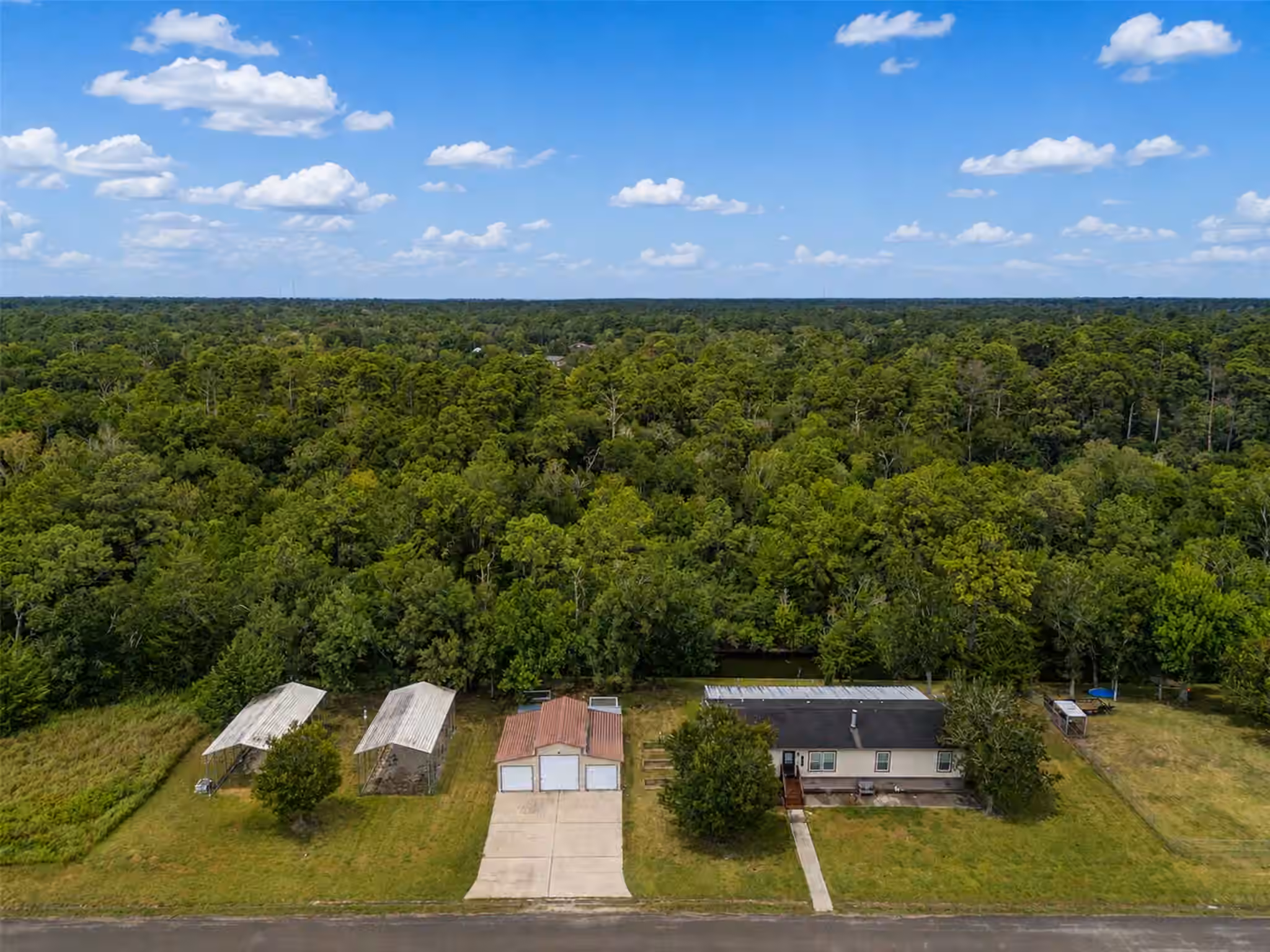 Photo of 52 County Road 302, Alvin, TX 77511