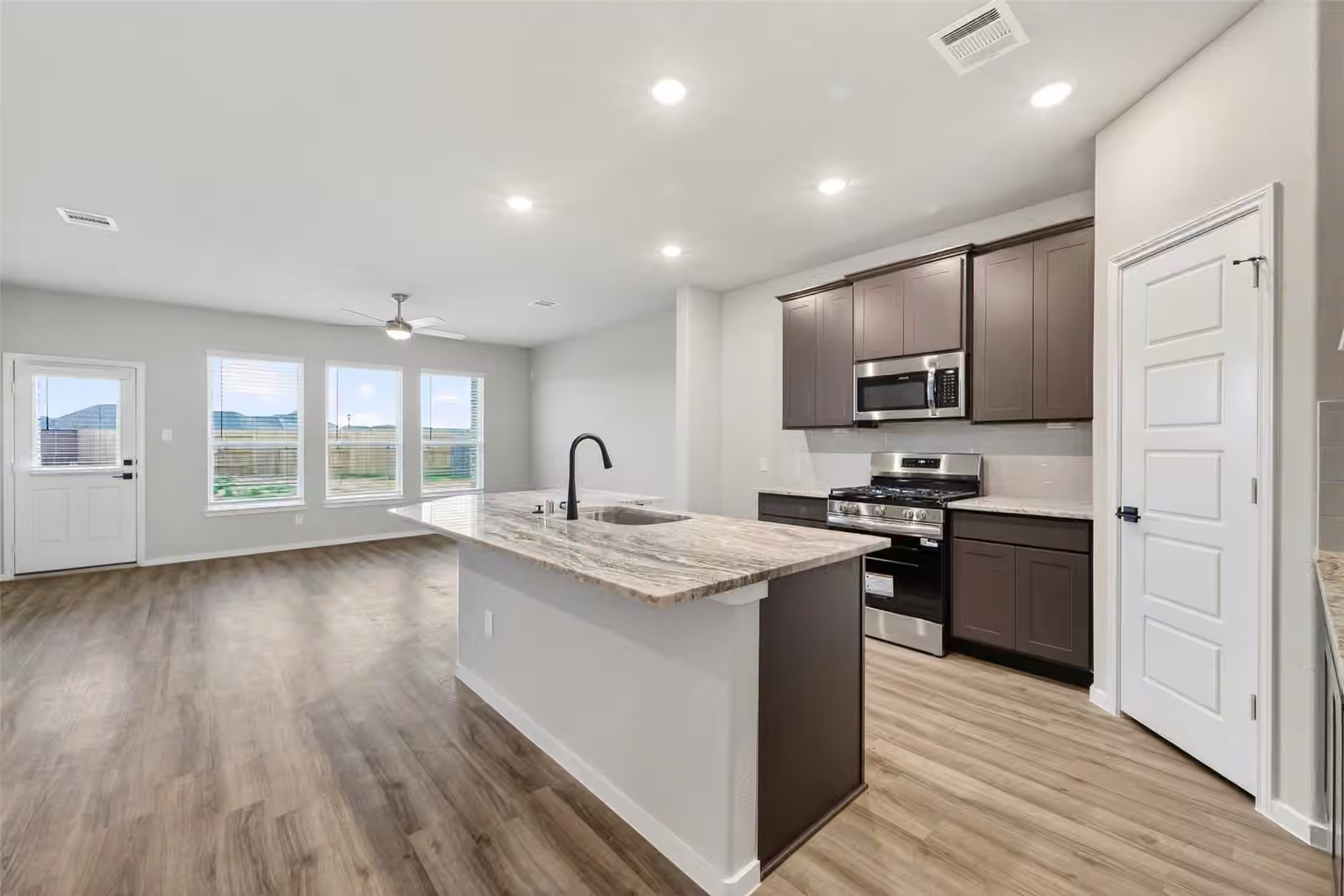 Photo 7 of 20915 Attalos Stoa Road, Crosby, TX