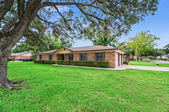 Photo 3 of 9213 Hammerly Boulevard, Houston, TX
