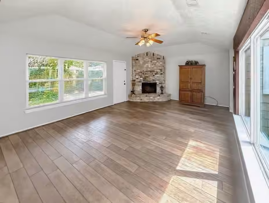 Photo 3 of 5519 Lynngate Drive, Spring, TX