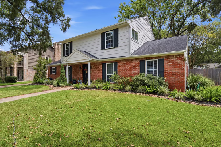 Photo 2 of 814 Forest Lake Drive, Seabrook, TX