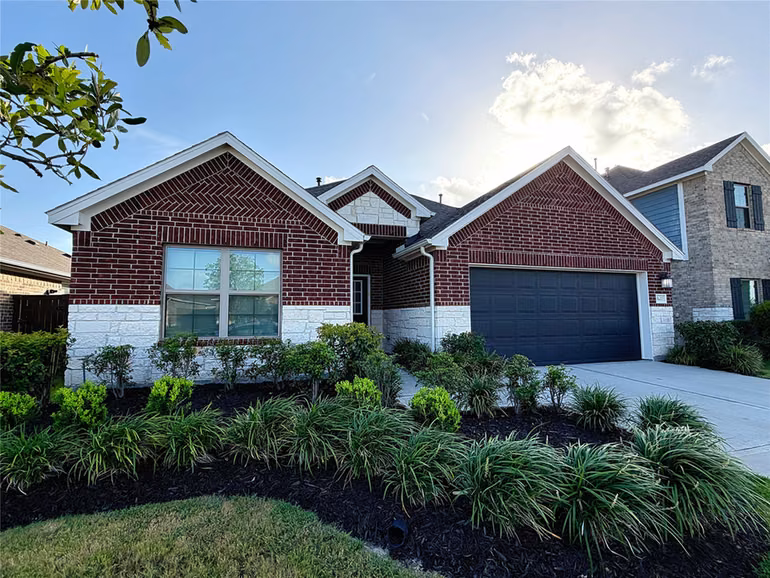 Photo 2 of 7627 Sirocco Lane, Baytown, TX