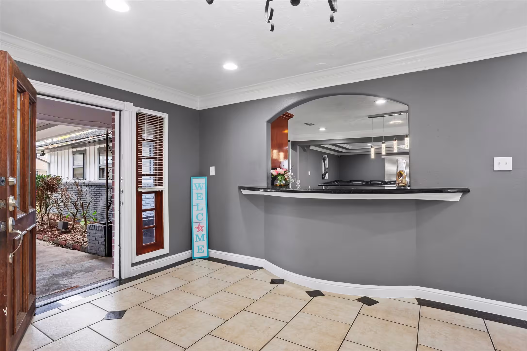 Photo 5 of 8406 Glen Valley Drive, Houston, TX