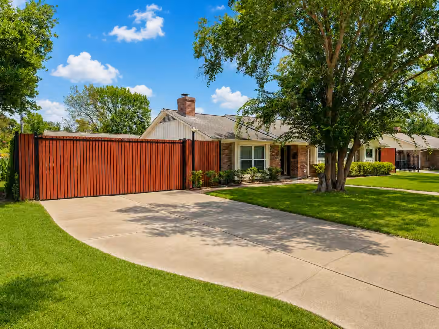 Photo 2 of 7718 Hiawatha Drive, Houston, TX