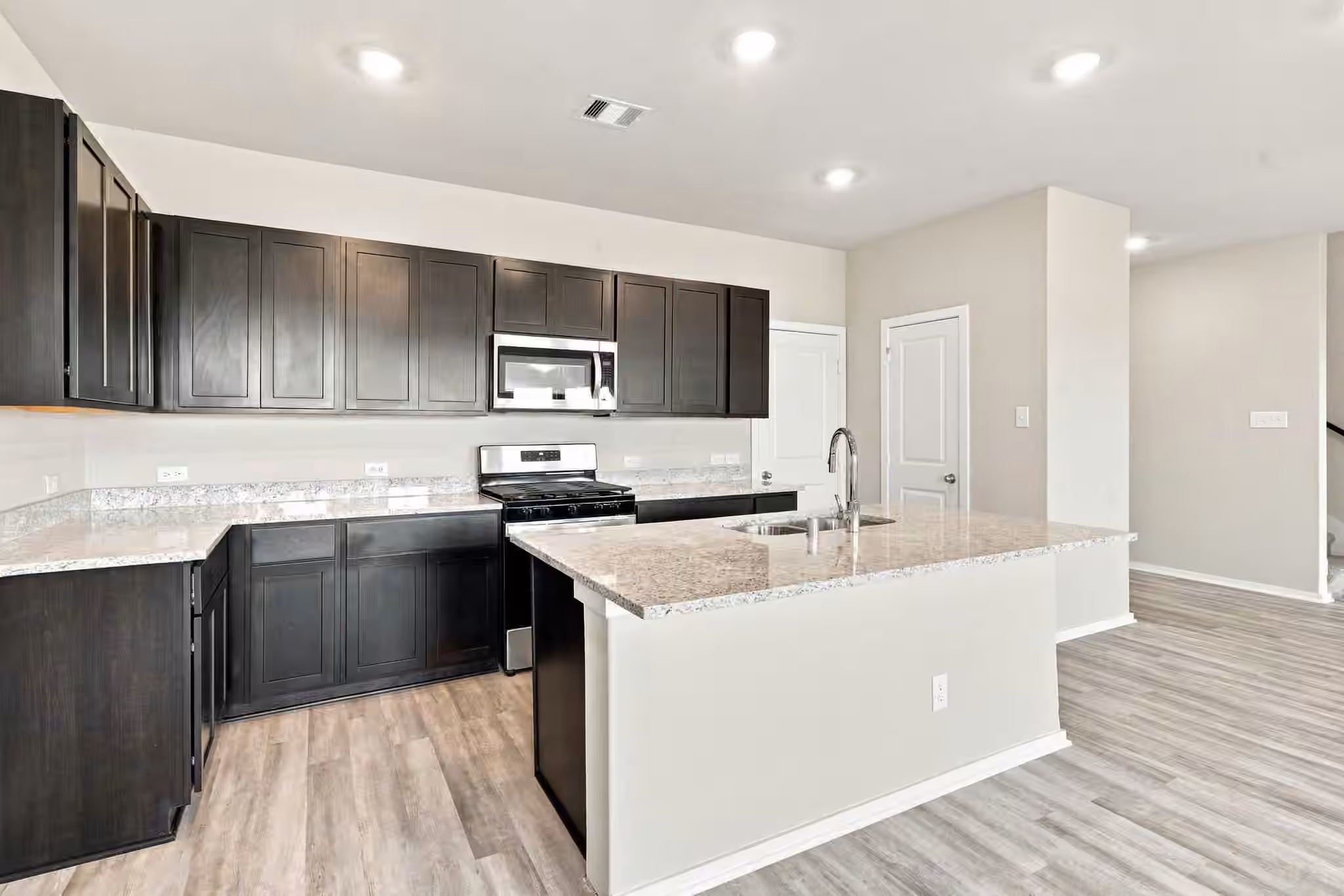 Photo 7 of 6711 Pebble Bluff Court, Cove, TX
