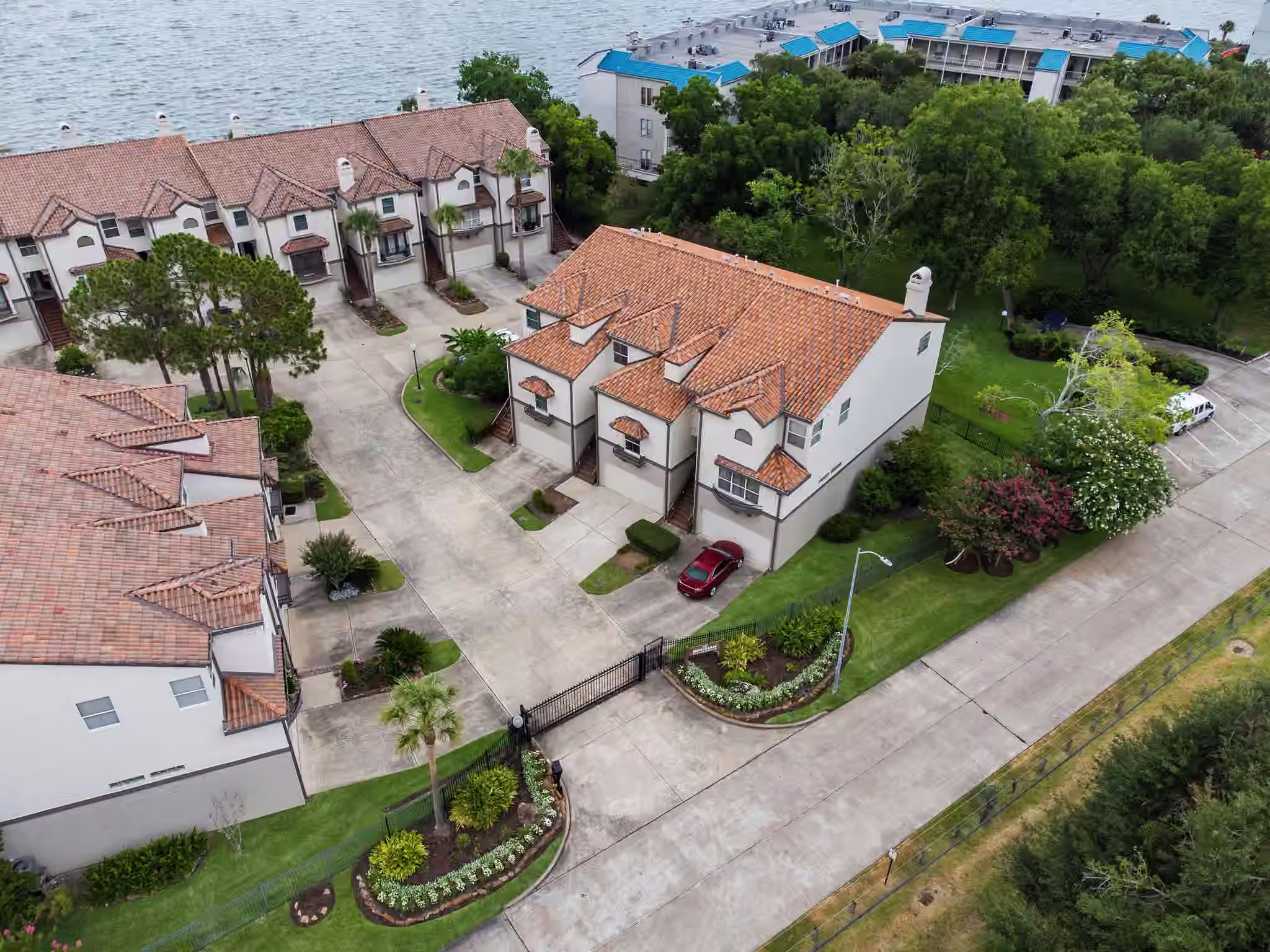 Photo 3 of 309 Lakeside Lane, Houston, TX
