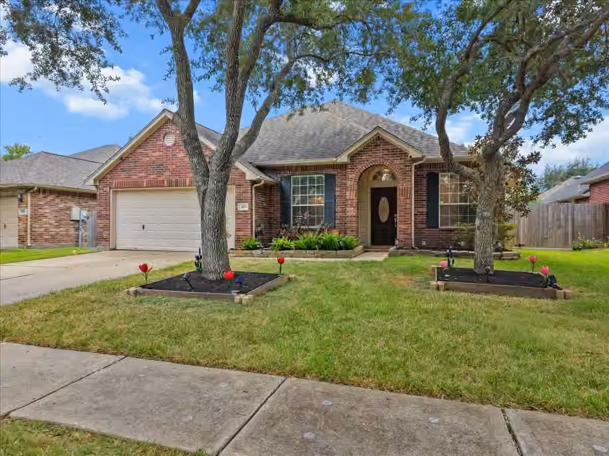 Photo of 407 Crimson Coast Drive, League City, TX 77573