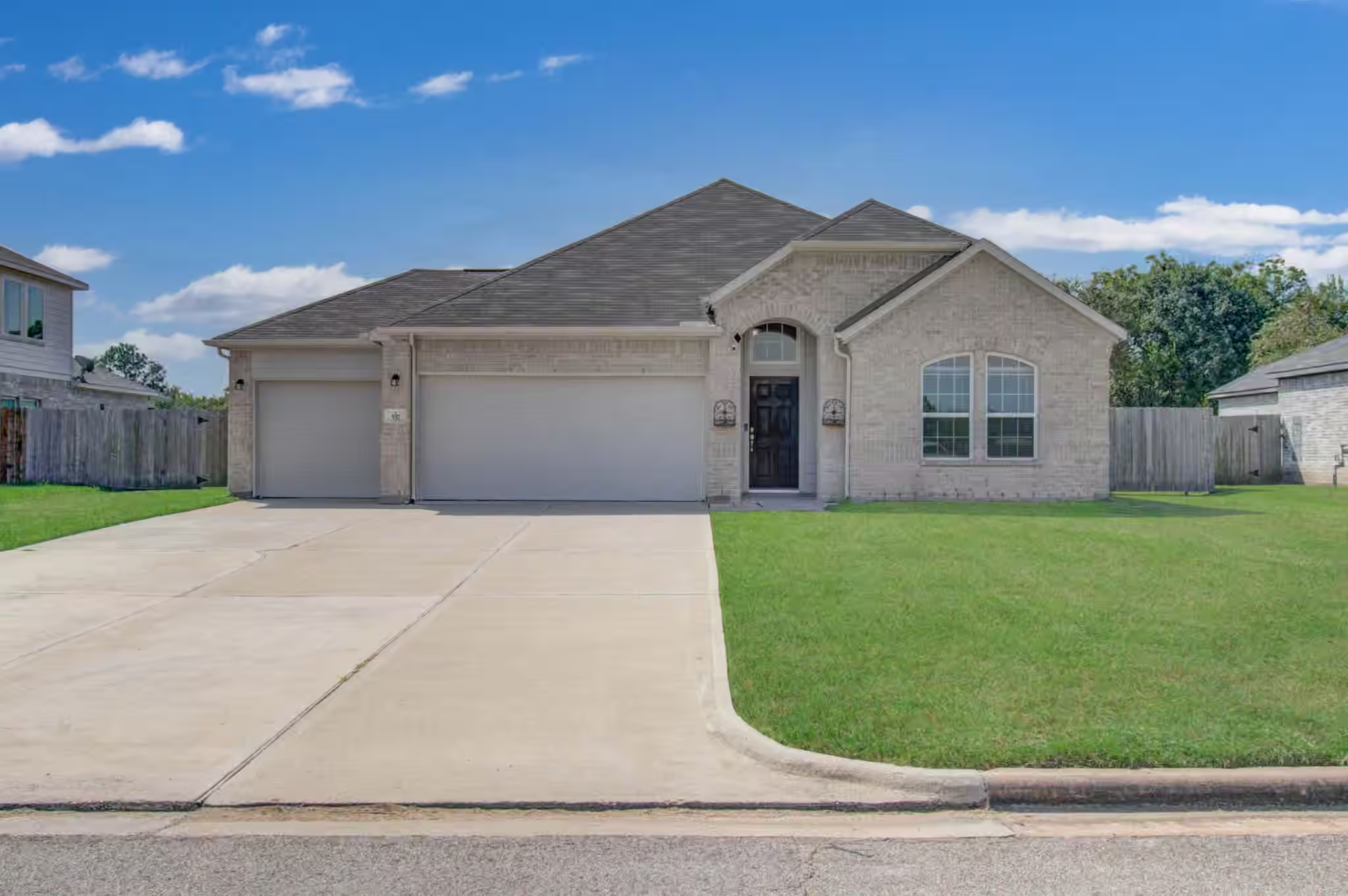 Photo of 537 Green Meadows Drive, West Columbia, TX