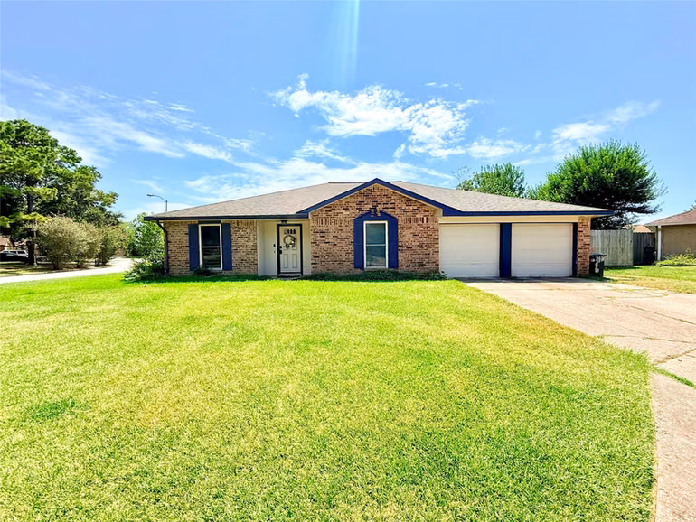 Photo 2 of 2410 Point Comfort Court, Webster, TX