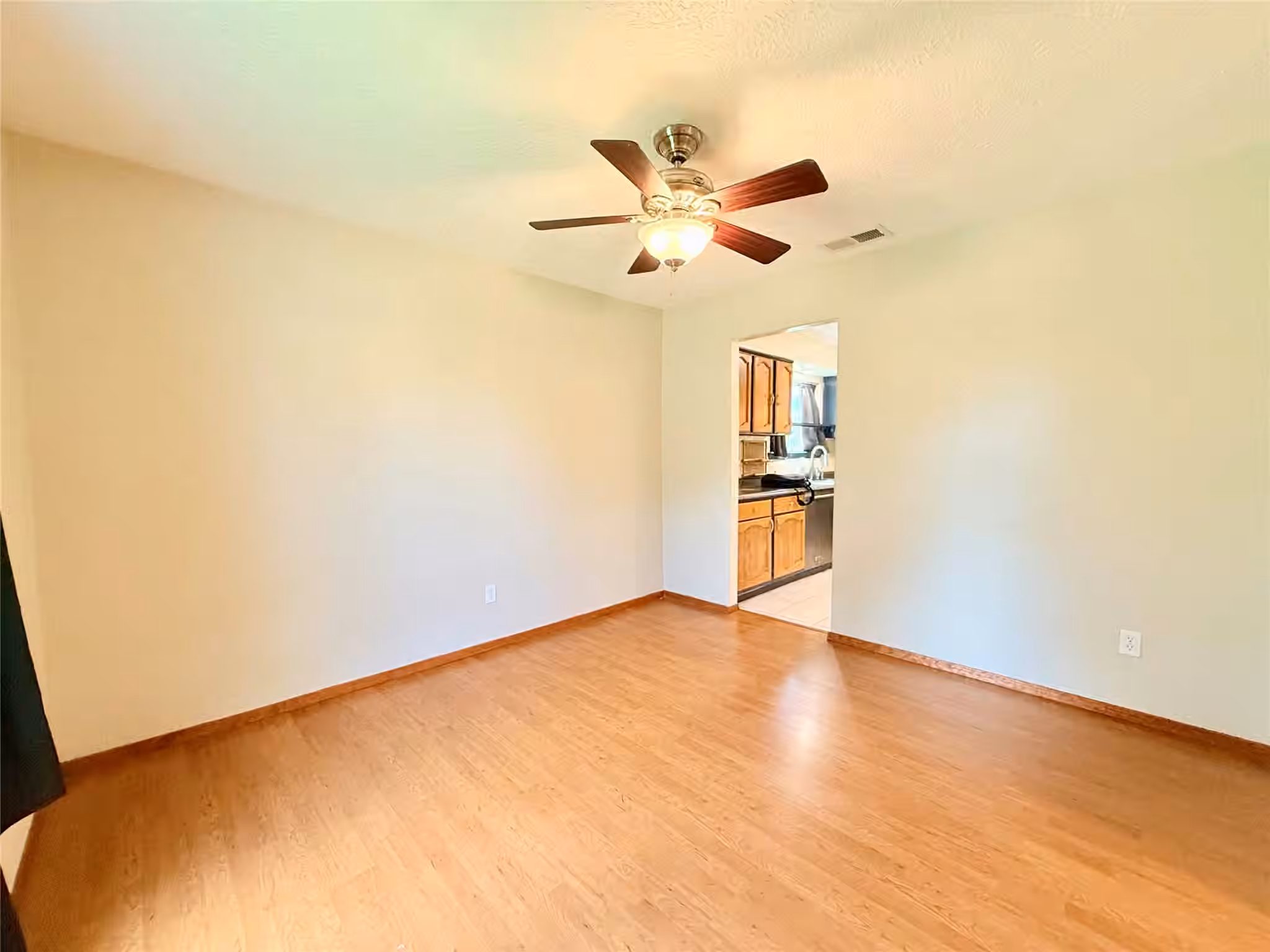 Photo 4 of 2410 Point Comfort Court, Webster, TX