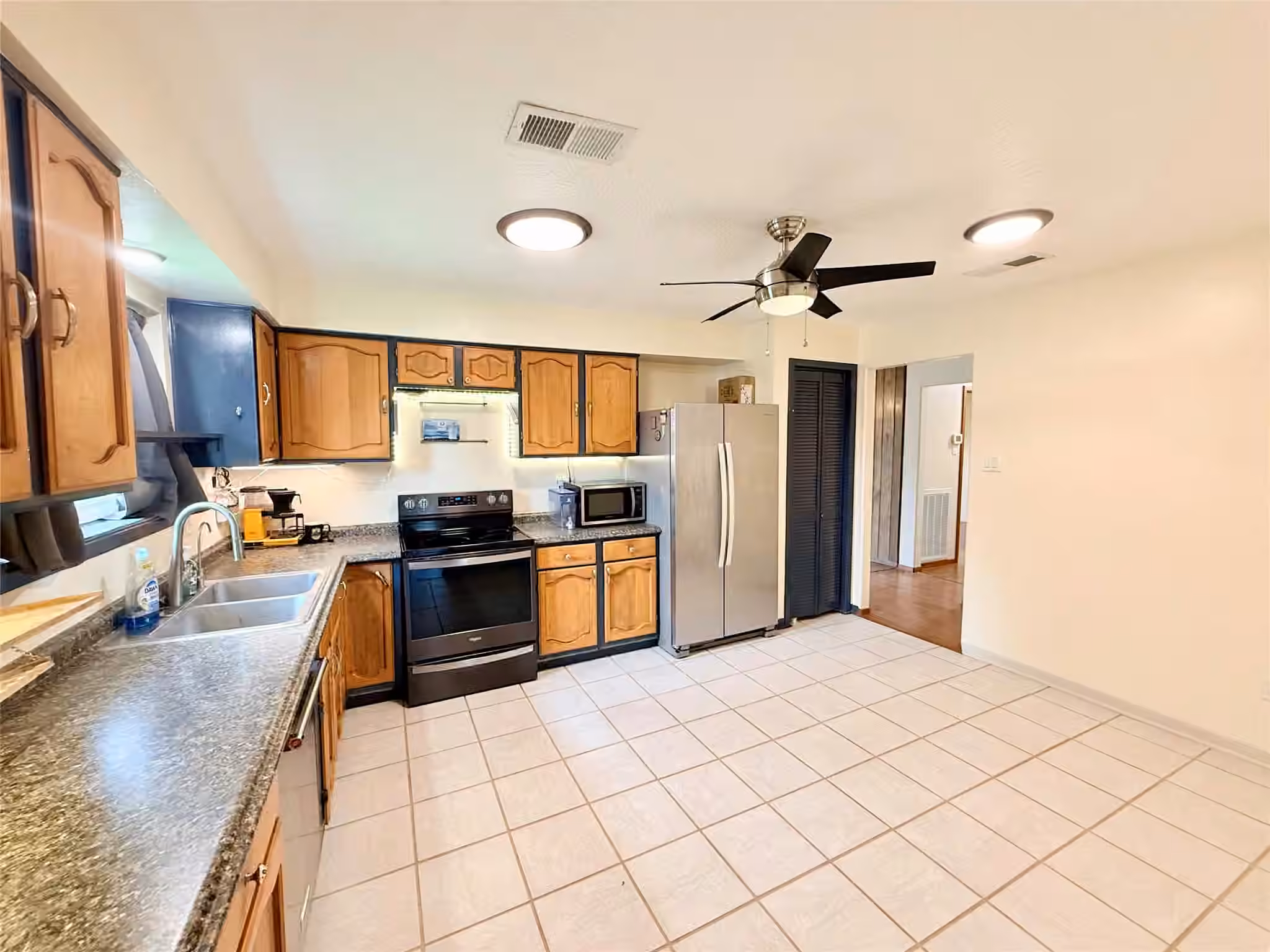 Photo 6 of 2410 Point Comfort Court, Webster, TX
