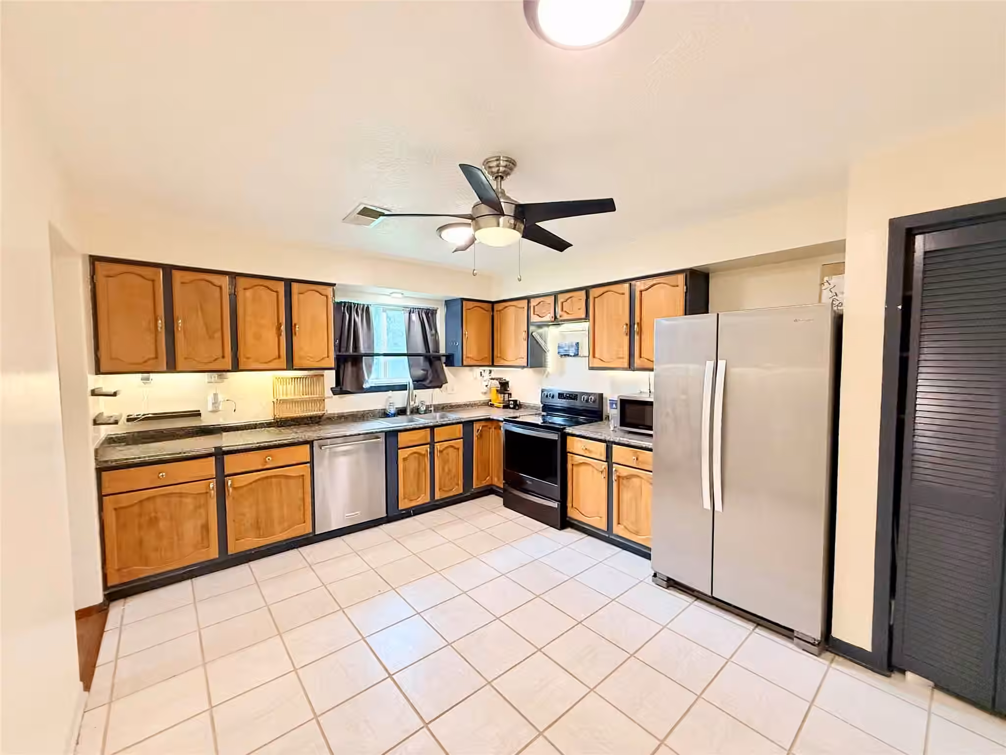 Photo 7 of 2410 Point Comfort Court, Webster, TX