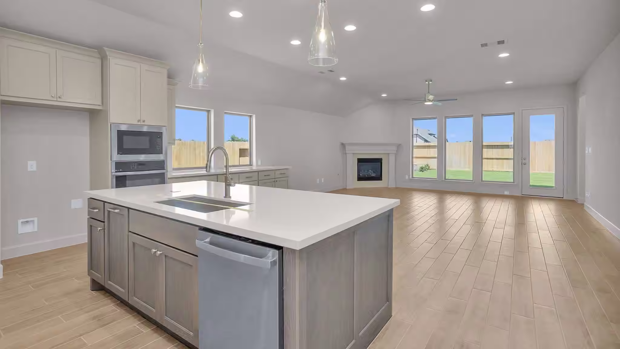 Photo 5 of 12330 Hudson Drive, Mont Belvieu, TX