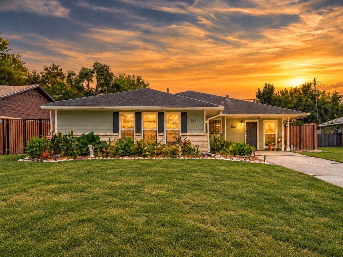 Photo of 115 S Yaupon Street, Lake Jackson, TX 77566