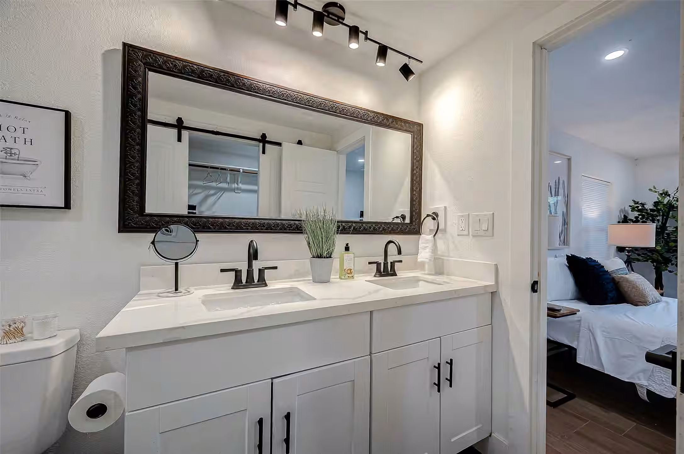Photo 4 of 4926 Pershing Street, Houston, TX