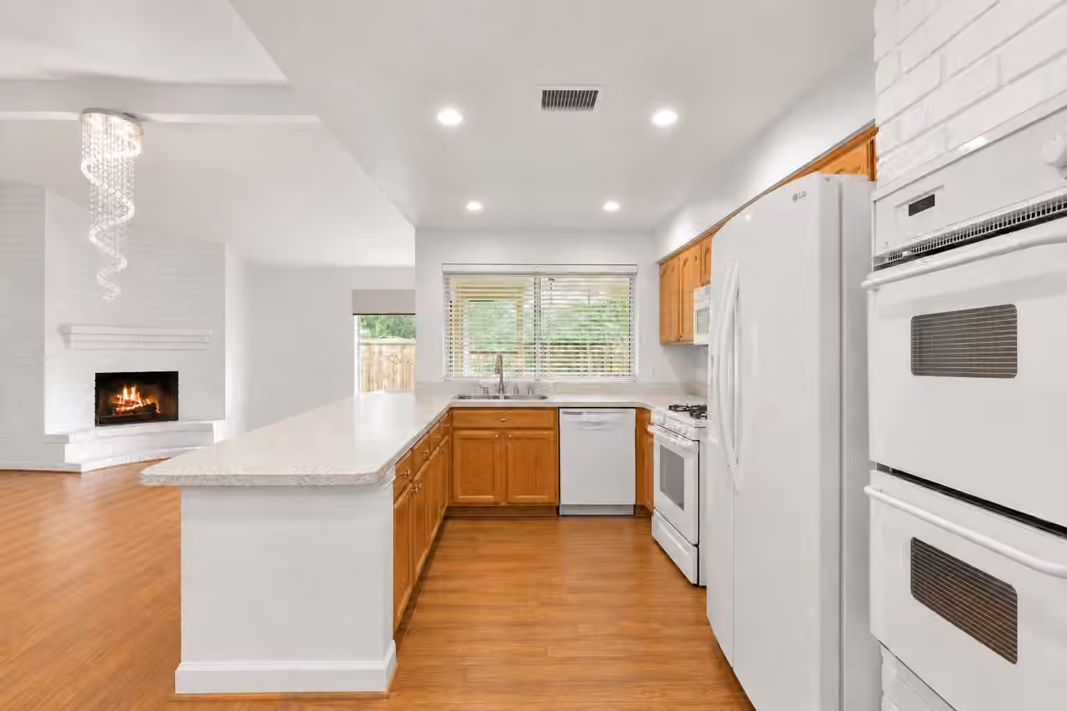 Photo 4 of 15823 Fox Springs Drive, Houston, TX