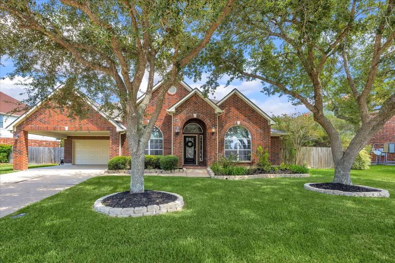 Photo of 716 High Ridge Drive, Friendswood, TX 77546