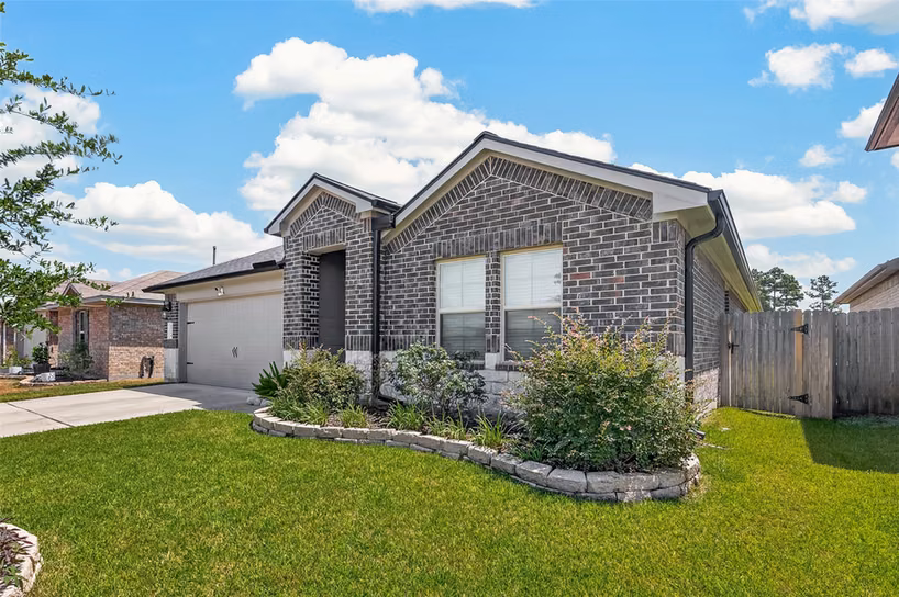 Photo 4 of 15359 Central Crescent Drive, Roman Forest, TX