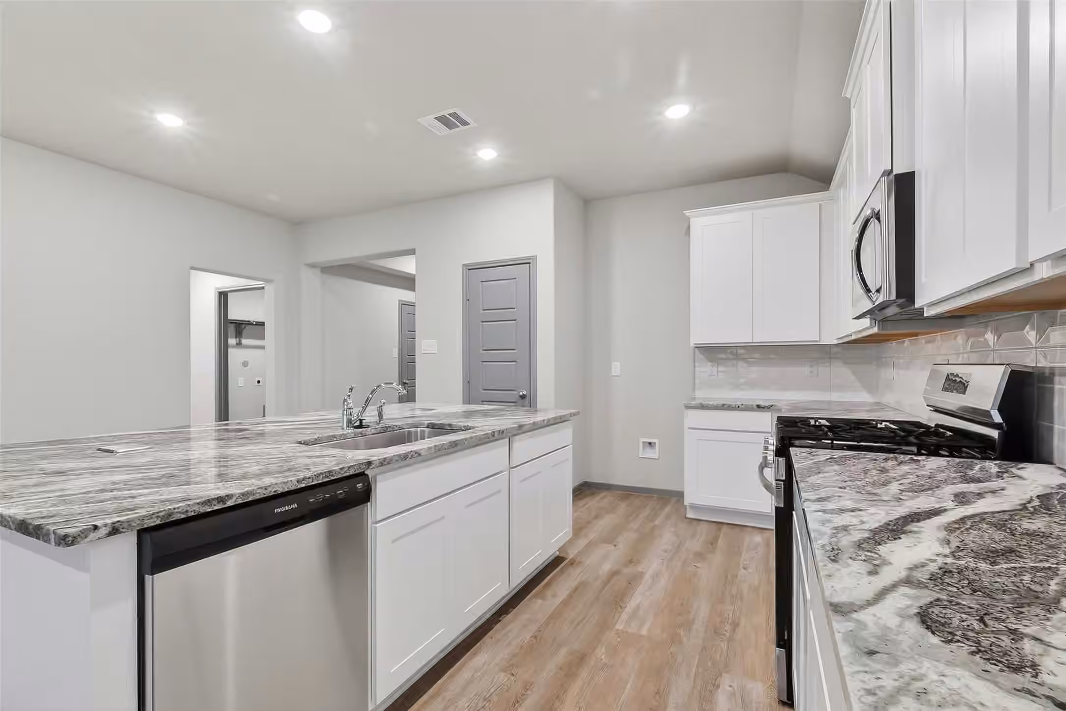 Photo 7 of 16028 Sandy Koufax Court, Splendora, TX
