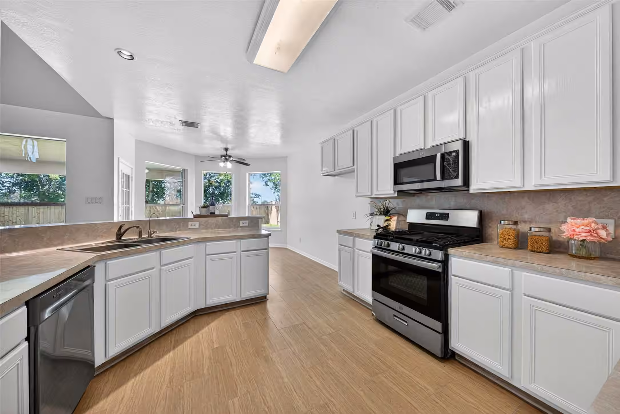 Photo 5 of 13910 Sunset View Drive, Houston, TX