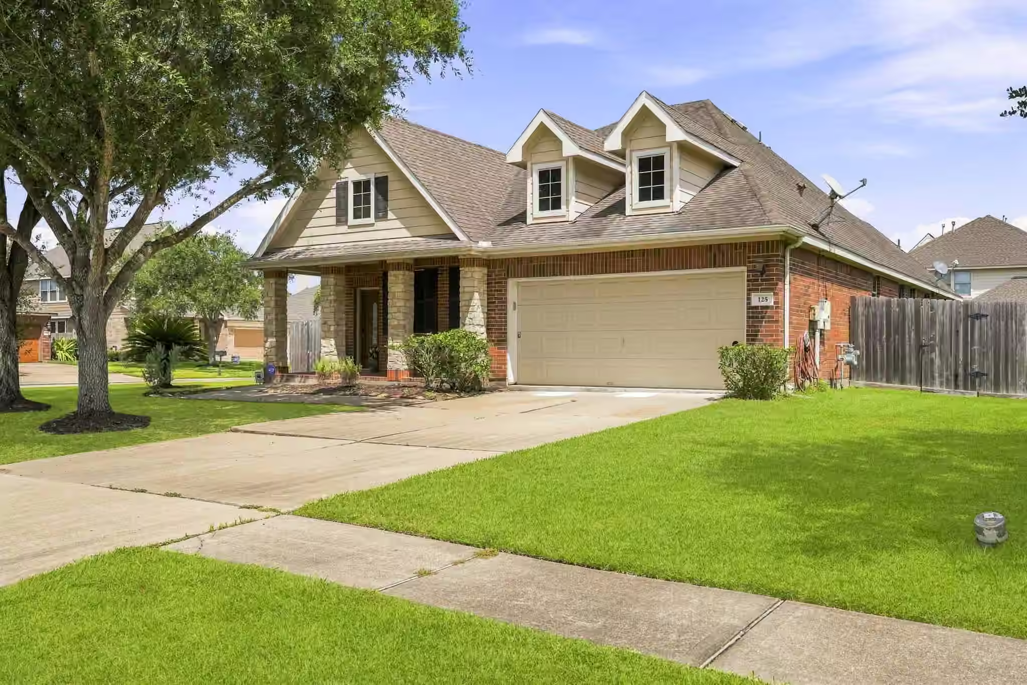 Photo 2 of 125 Avery Springs Lane, Dickinson, TX