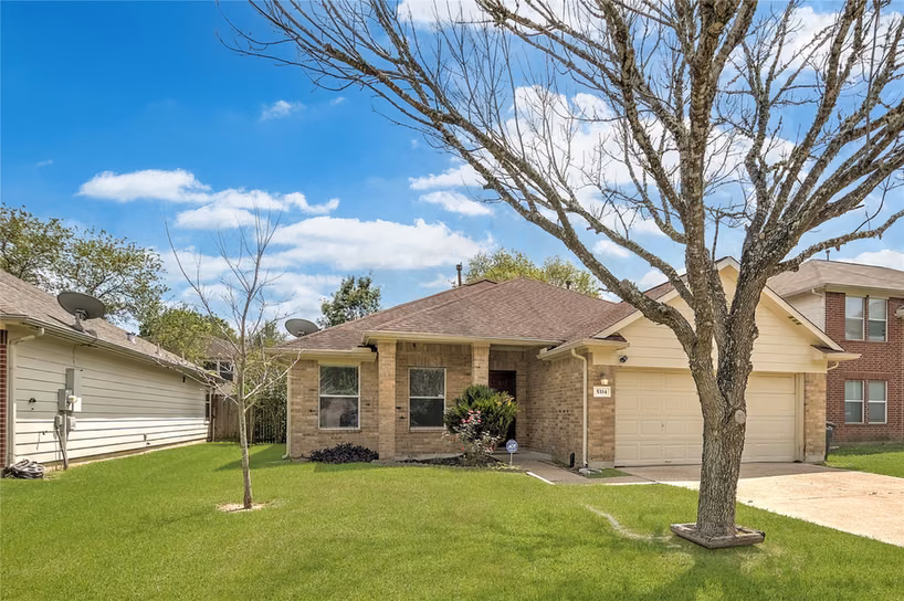 Photo of 5334 Cinnamon Lake Drive Drive, Baytown, TX 77521