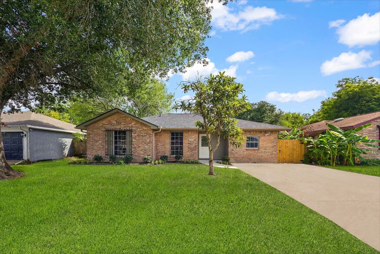 Photo 2 of 5115 Beechaven Street, Houston, TX