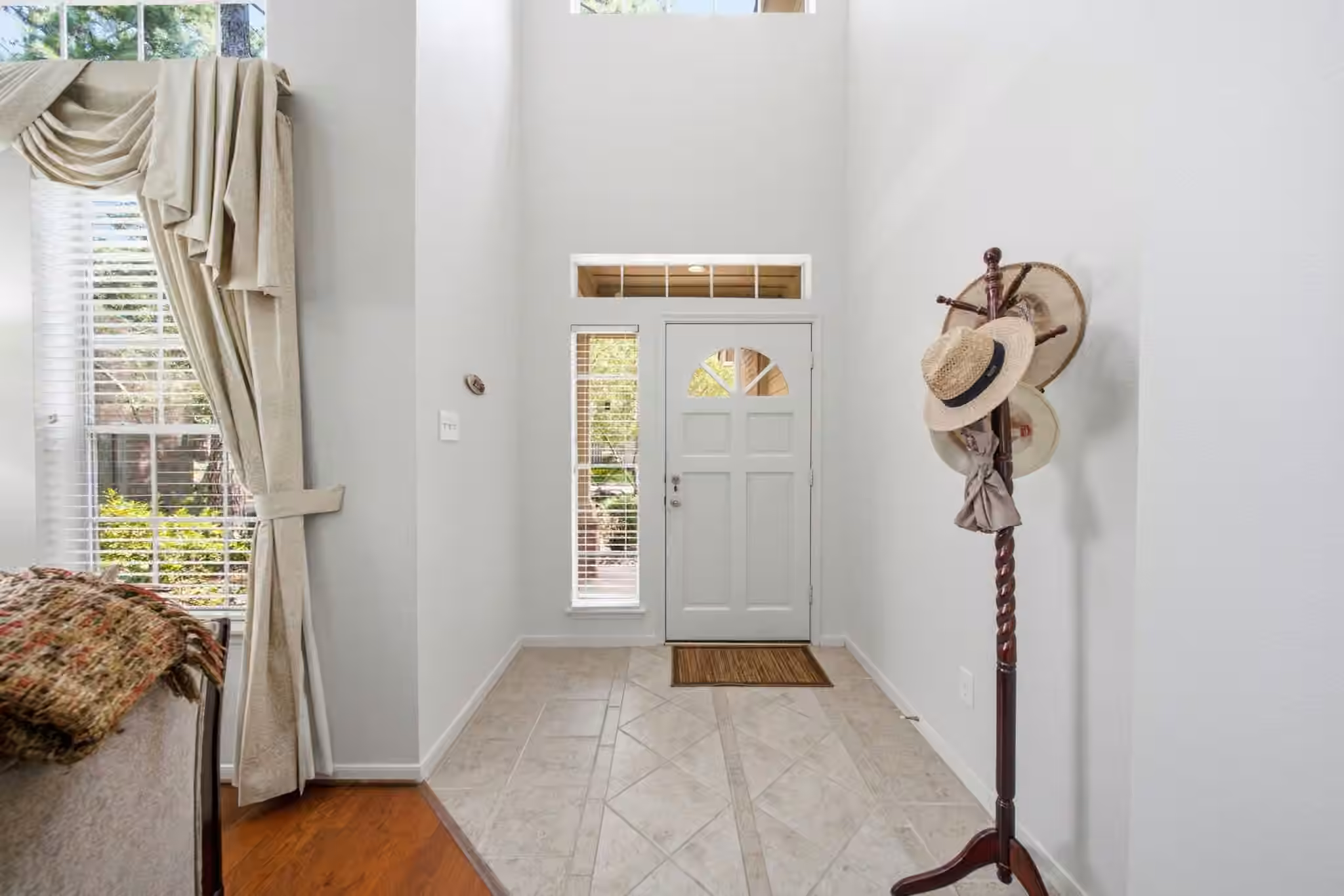 Photo 6 of 96 E Lakeridge Drive, The Woodlands, TX