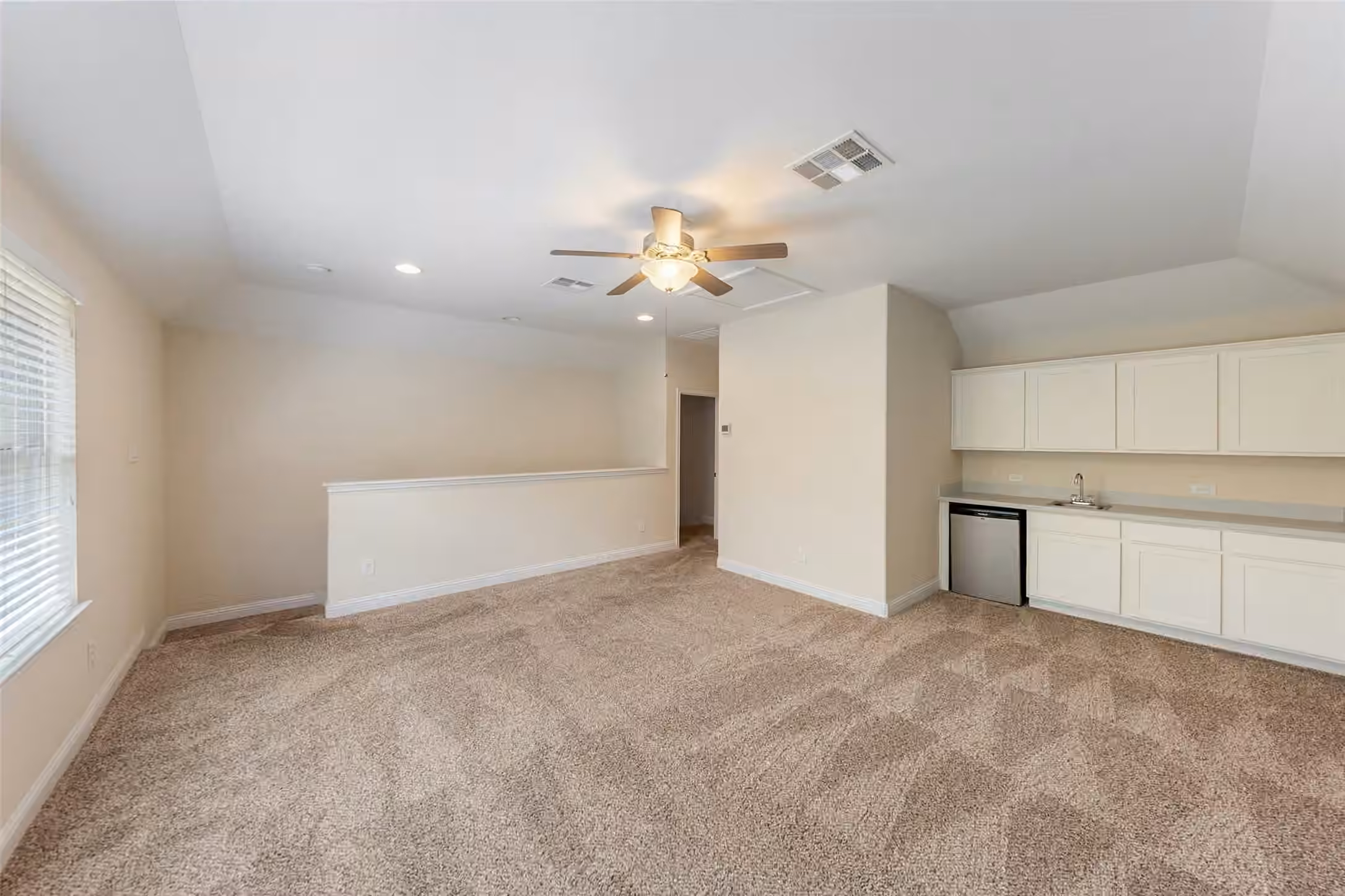 Photo 5 of 2606 Tacoma Springs Drive, Conroe, TX