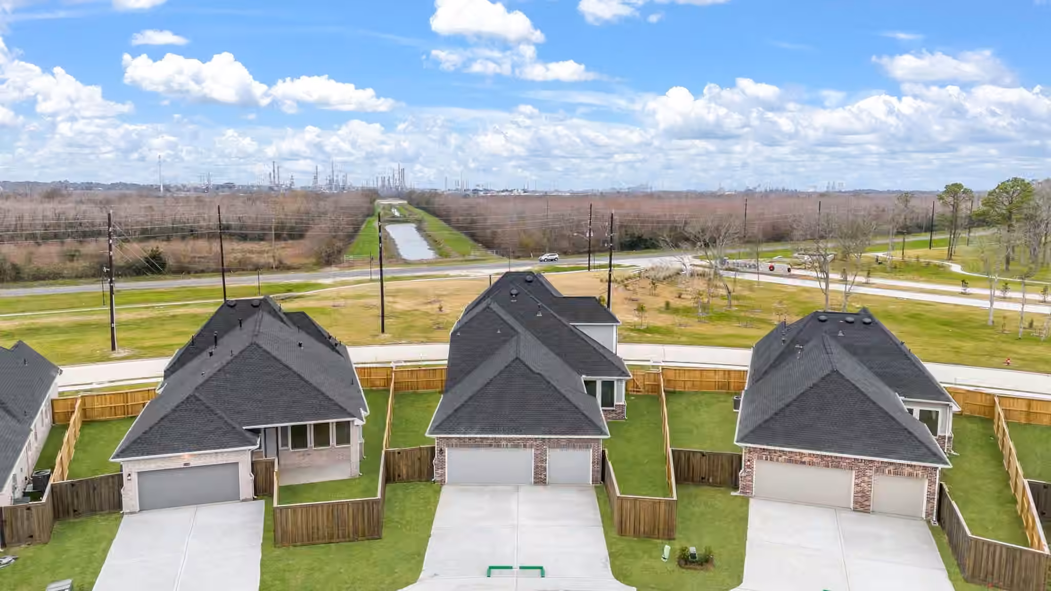 Photo 3 of 11914 Salty Bend Drive, Mont Belvieu, TX