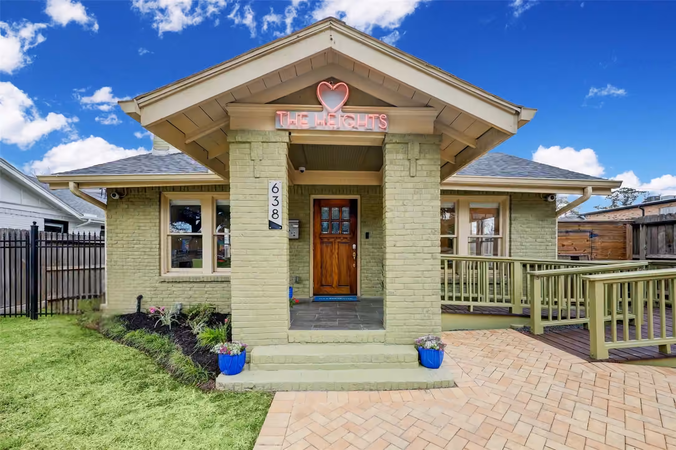 Photo 3 of 638 Heights Boulevard, Houston, TX