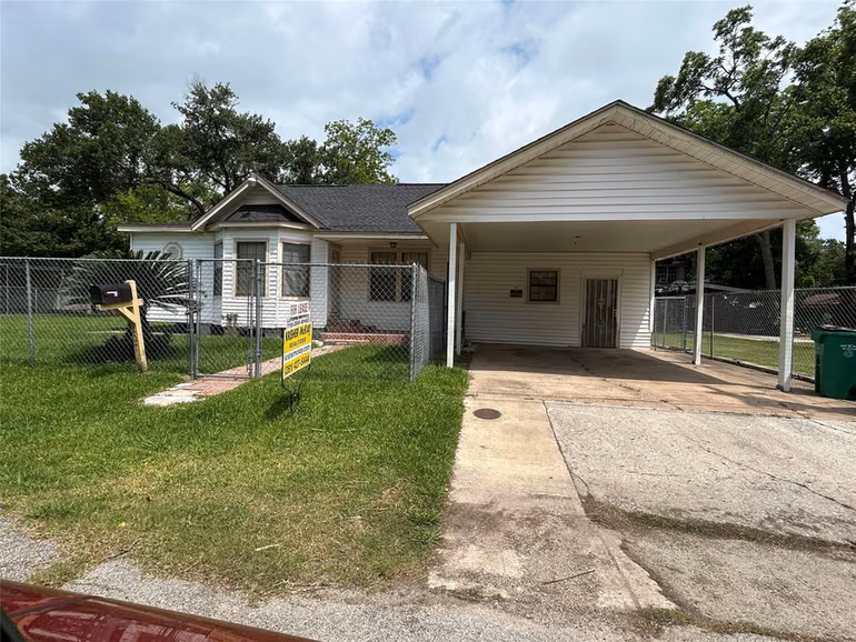 Photo 2 of 307 Hafer Street, Baytown, TX