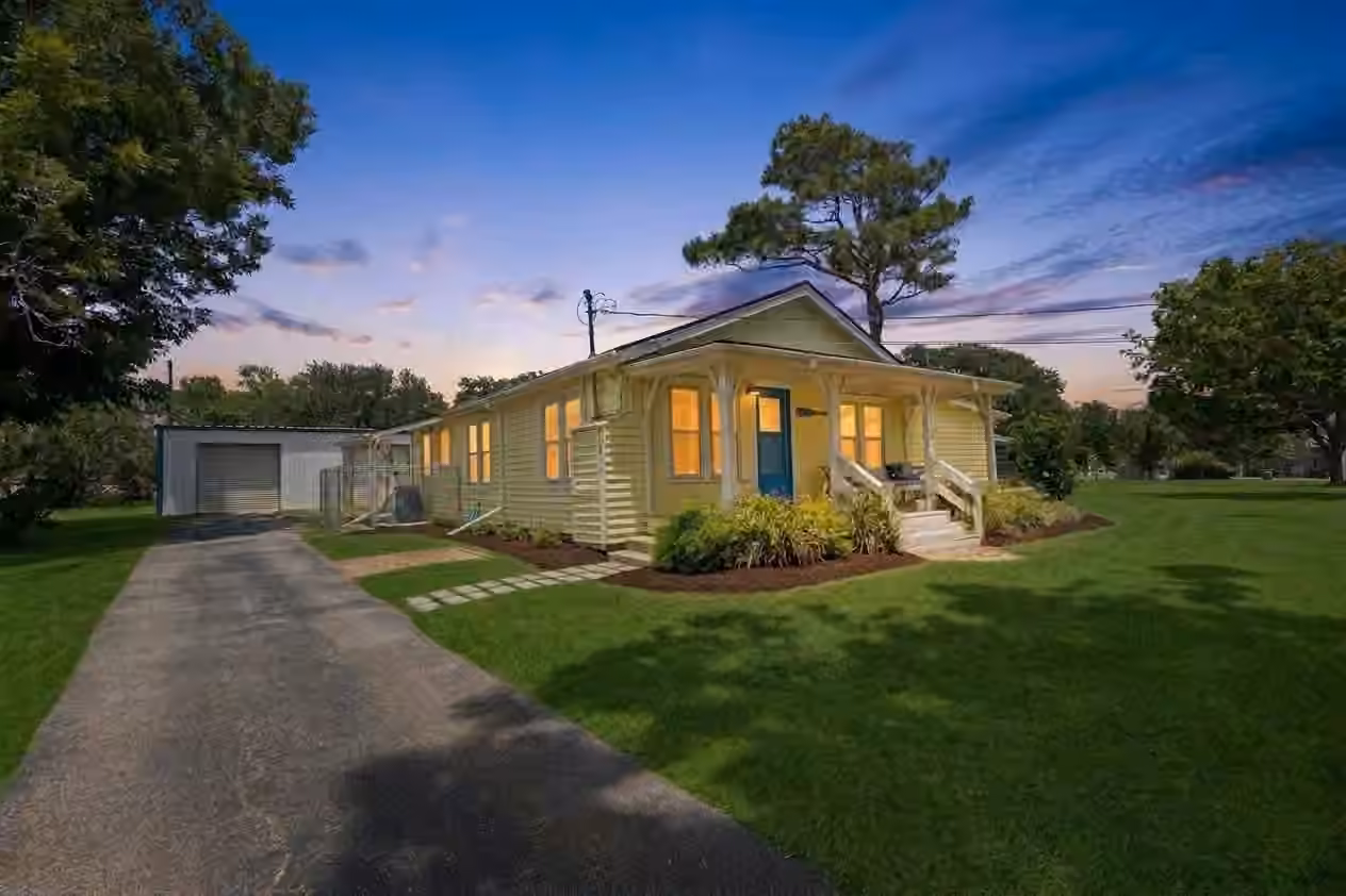 Photo of 314 E Bayshore Drive, Palacios, TX 77465