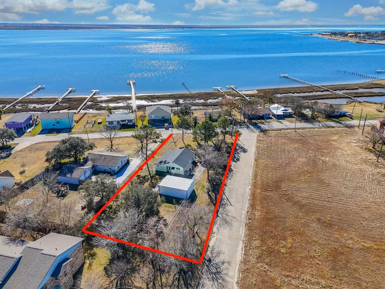 Photo 2 of 314 E Bayshore Drive, Palacios, TX