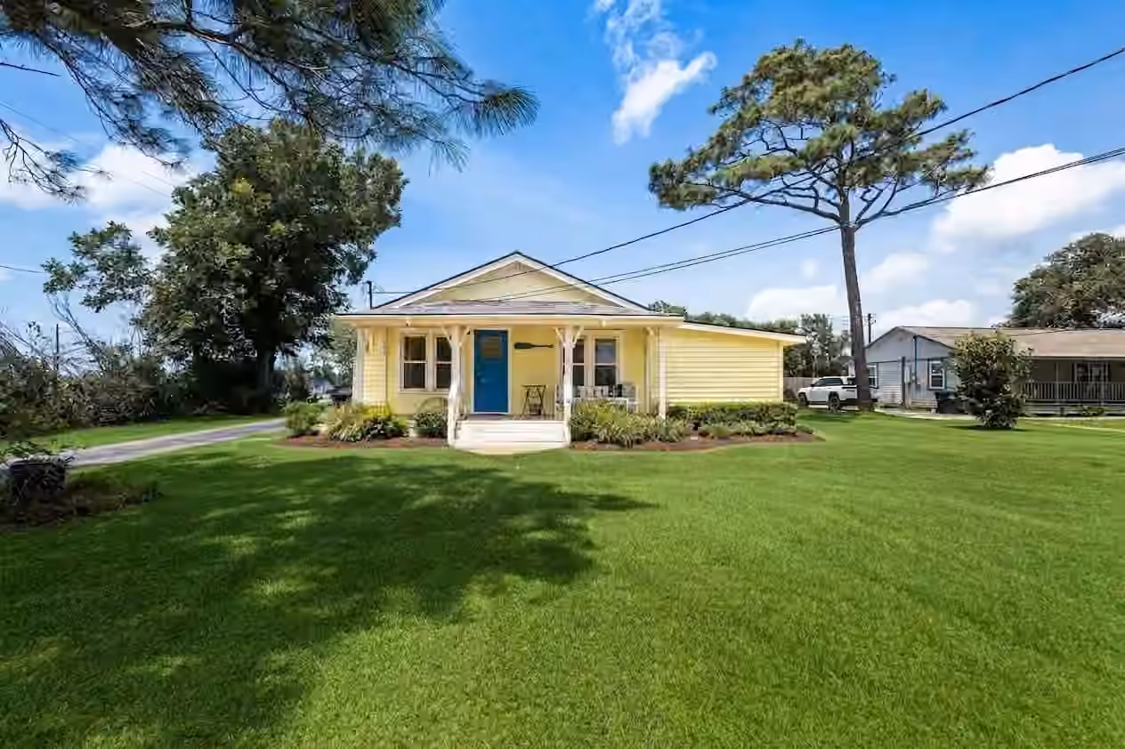 Photo 3 of 314 E Bayshore Drive, Palacios, TX