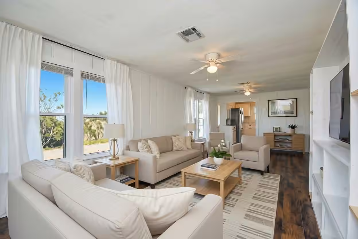 Photo 4 of 314 E Bayshore Drive, Palacios, TX