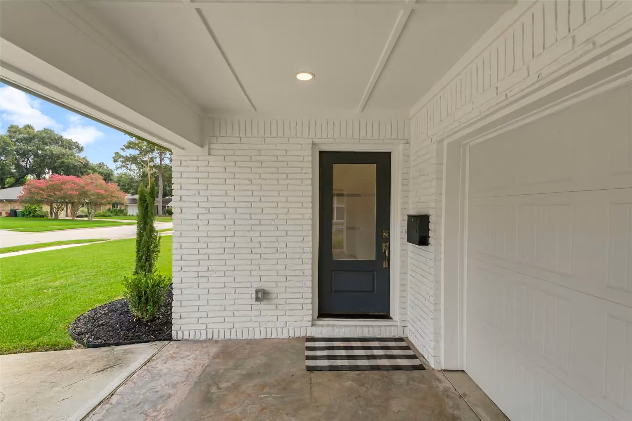 Photo 3 of 5439 Kinglet Street, Houston, TX