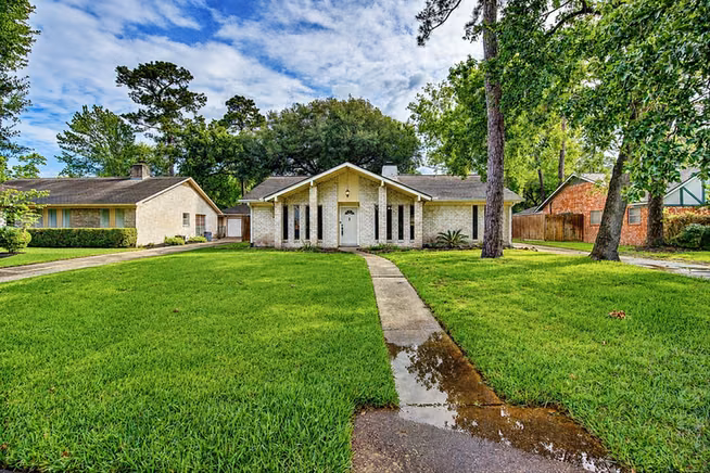 Photo 2 of 1907 Round Spring Drive, Houston, TX