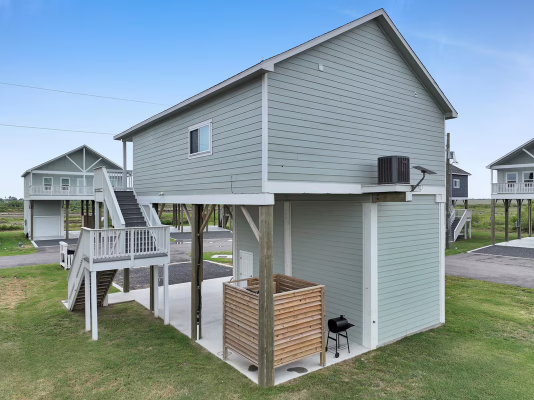 Photo 6 of 1048 Sunset Circle W, Crystal Beach, TX