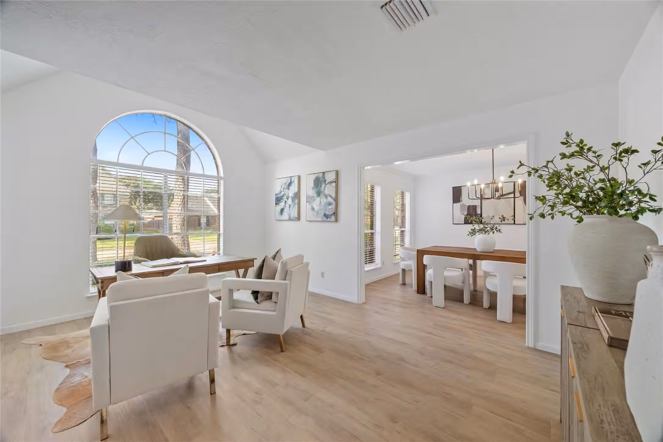 Photo 3 of 10310 Minturn Ln, Houston, TX