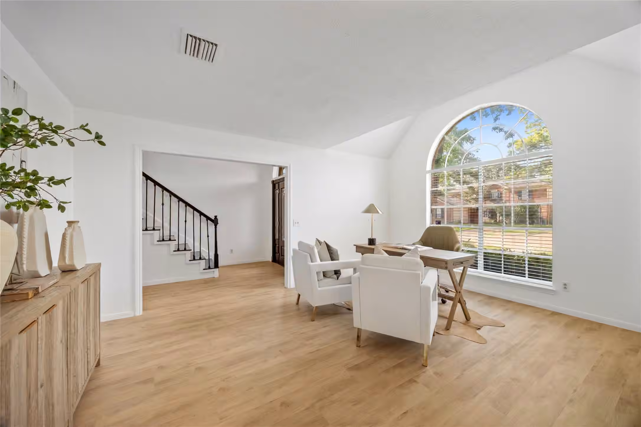 Photo 4 of 10310 Minturn Ln, Houston, TX