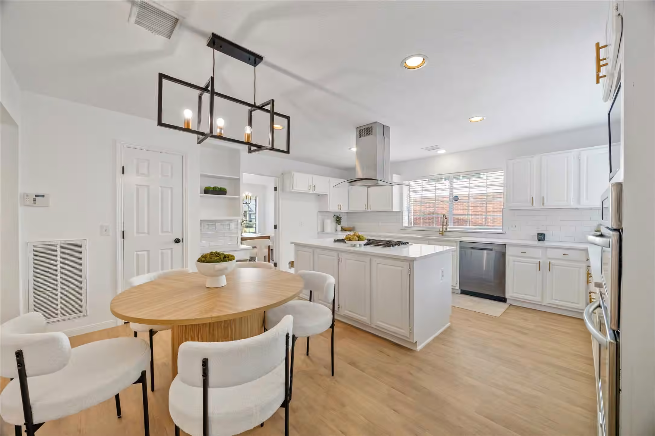 Photo 6 of 10310 Minturn Ln, Houston, TX