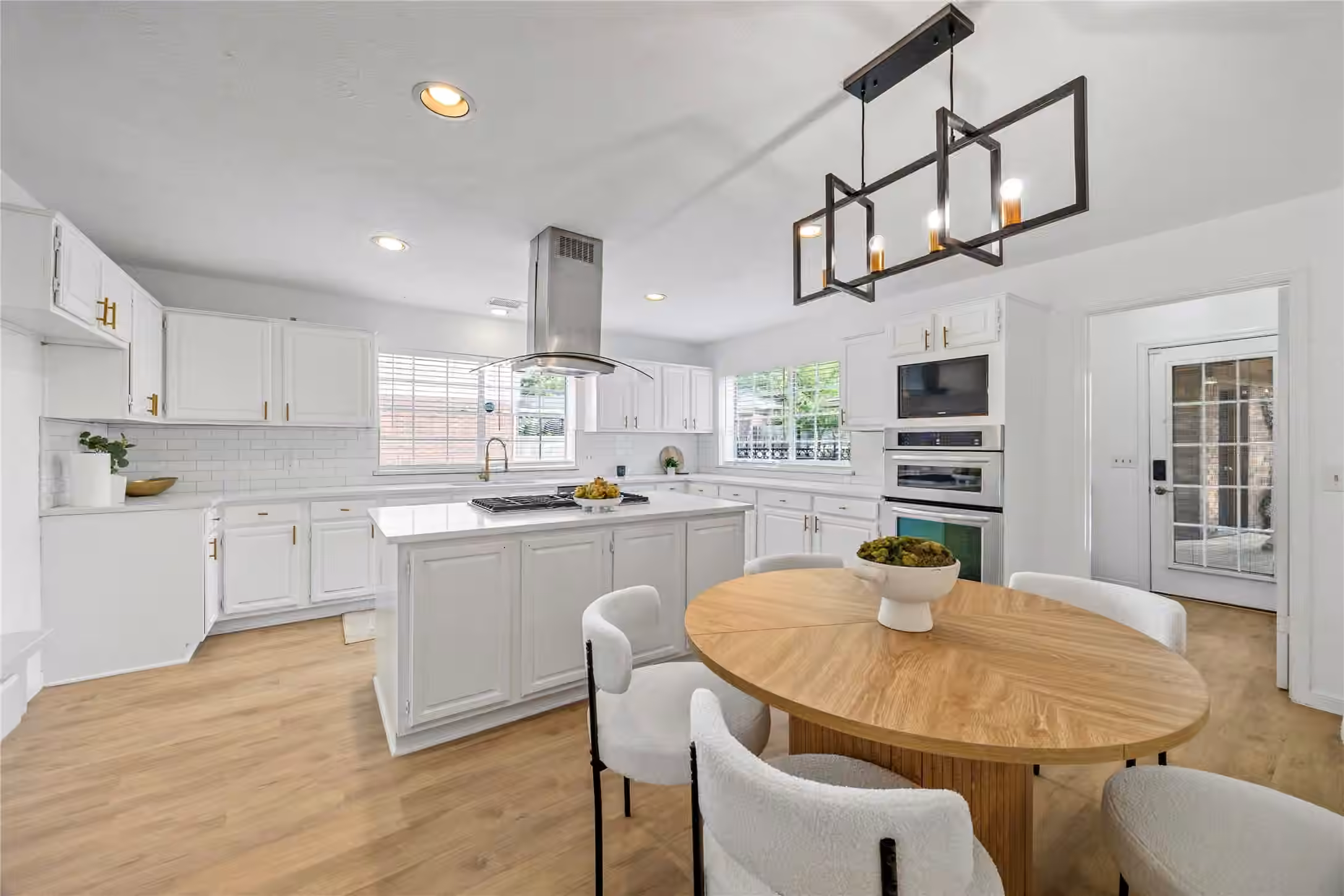 Photo 7 of 10310 Minturn Ln, Houston, TX