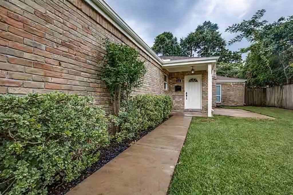 Photo 2 of 10061 Timberwood Drive, Houston, TX
