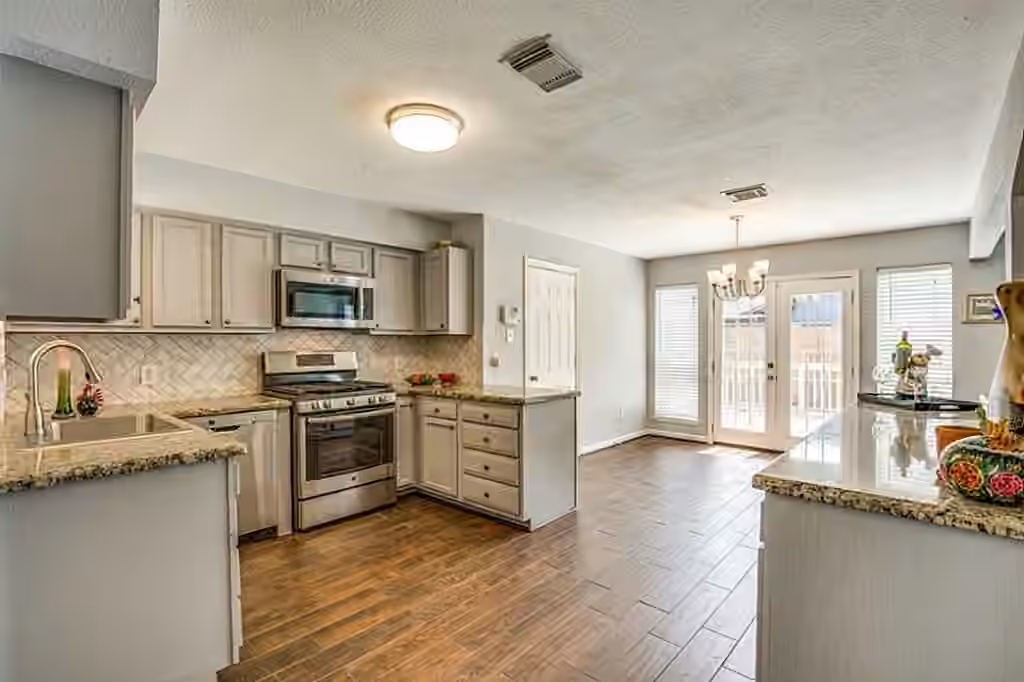 Photo 7 of 10061 Timberwood Drive, Houston, TX