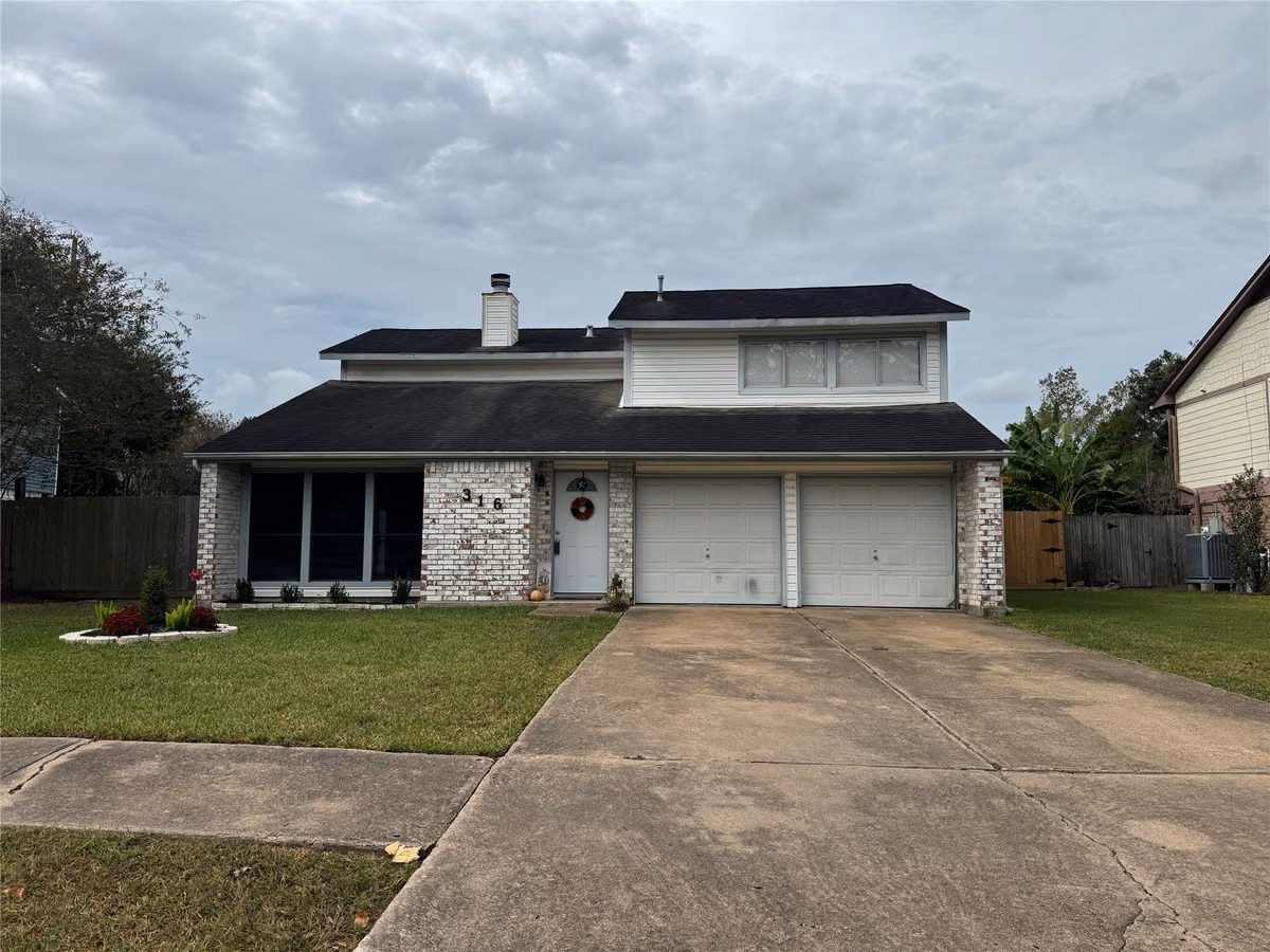 Photo of 316 Old Course Drive, Friendswood, TX 77546